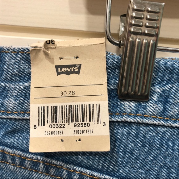 Levis cropped 501s NWT size 30 length 28 - Picture 5 of 5